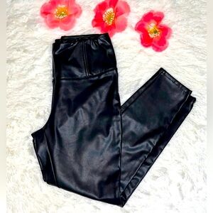 Sexy Studio black/imitation leather pants 👖